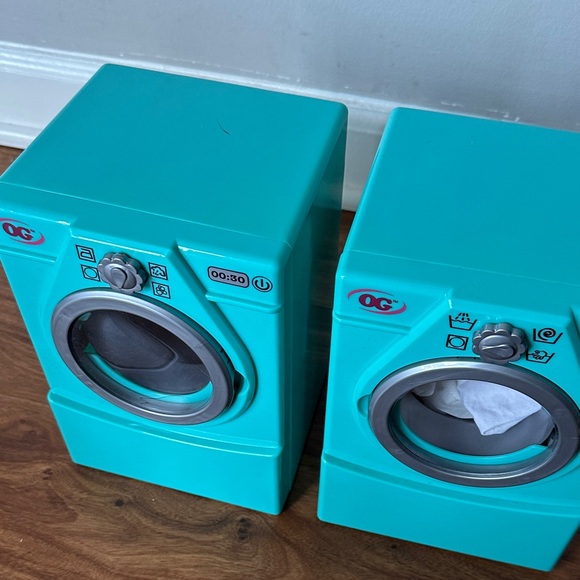 Battat Our Generation Miniature Laundry Set with Teal Washer and Dryer - Picture 9 of 9